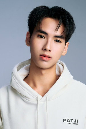 จิรชาติ บุษปวนิช profil kép