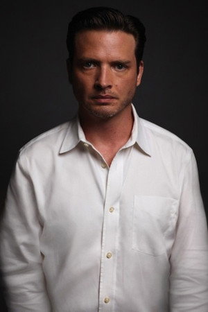 Aden Young profil kép