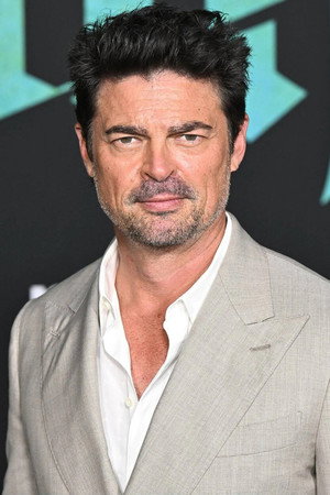 Karl Urban profil kép