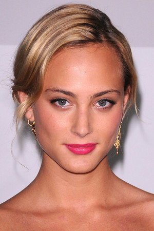 Nora Arnezeder profil kép