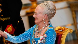 Dronning i 50 år 1. évad Ep.1 1. epizód