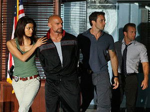 Hawaii Five-0 1. évad Ep.19 Hősök és gazemberek