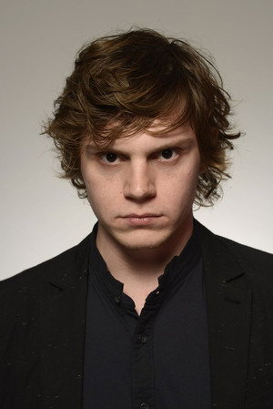 Evan Peters profil kép