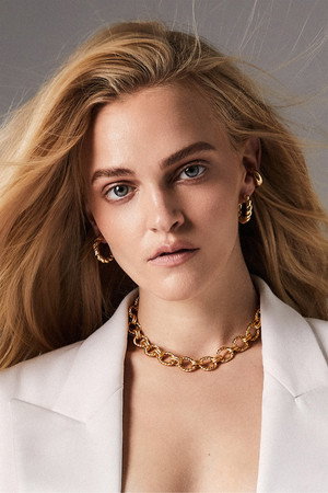 Madeline Brewer profil kép