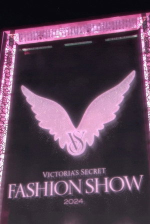 Victoria's Secret Fashion Show 20. évad (2024-10-15) poszter