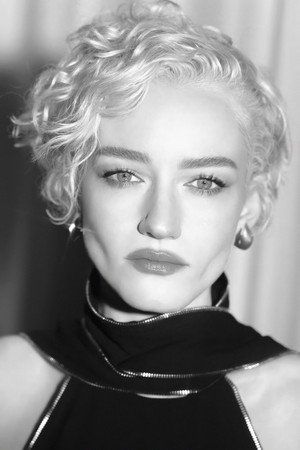 Julia Garner profil kép