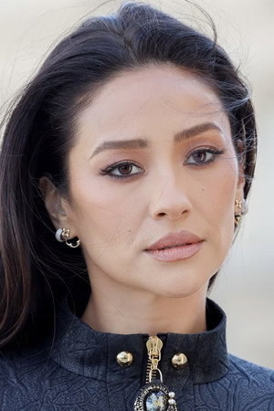 Shay Mitchell profil kép