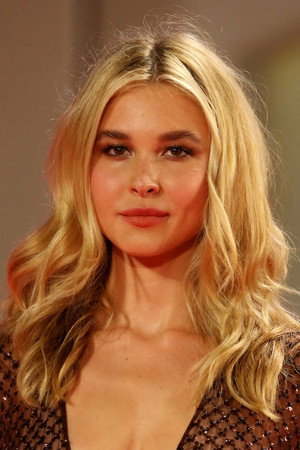 Isabel May profil kép