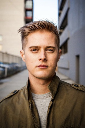 Lucas Grabeel profil kép