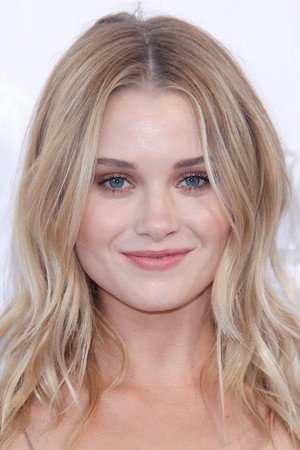 Virginia Gardner profil kép