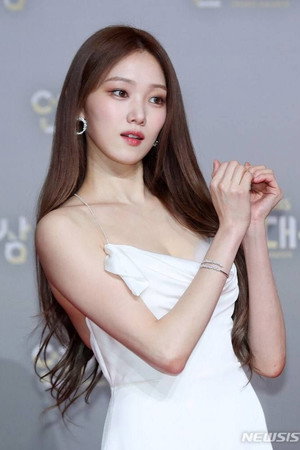 이성경 profil kép