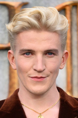 Ewan Mitchell profil kép