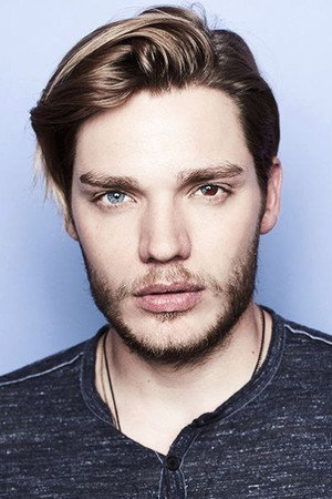 Dominic Sherwood profil kép