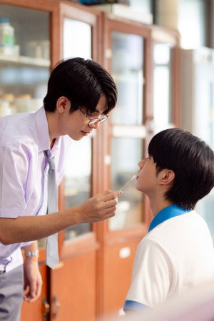แรงโน้มถ่วงระหว่างเรา poszter