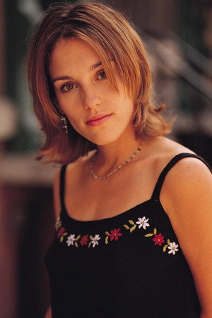 Amy Jo Johnson profil kép