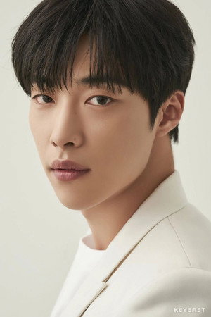 우도환 profil kép
