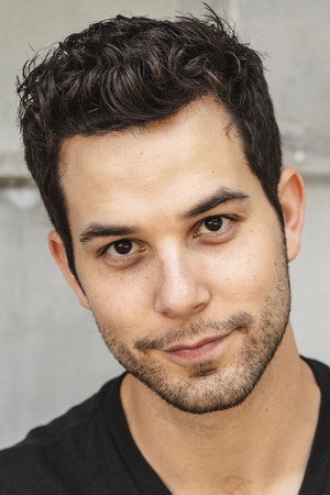 Skylar Astin profil kép