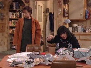Roseanne 7. évad Ep.9 9. epizód