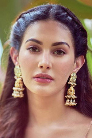 Amyra Dastur profil kép