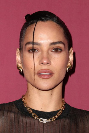 Adria Arjona profil kép