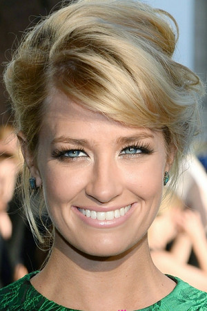 Beth Behrs profil kép