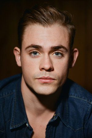 Dacre Montgomery profil kép