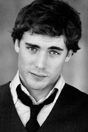 Dustin Milligan profil kép