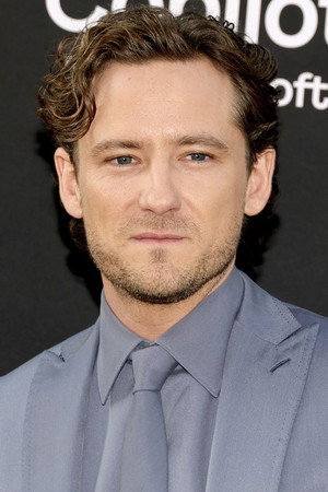 Lewis Pullman profil kép