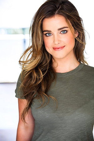 Ashley Newbrough profil kép