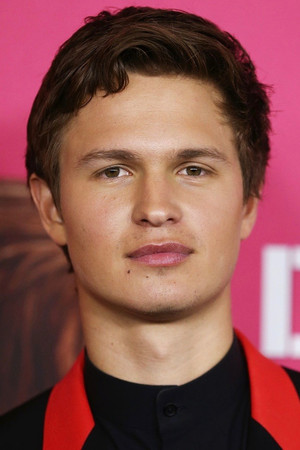 Ansel Elgort profil kép