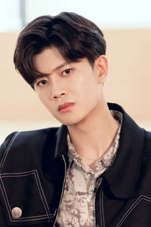 任嘉伦 profil kép