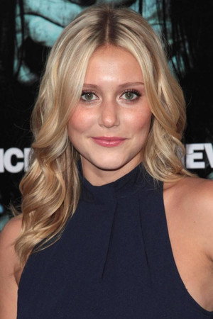 Julianna Guill profil kép