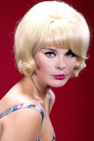 Elke Sommer profil kép