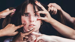 Sarah in Wokeland kép