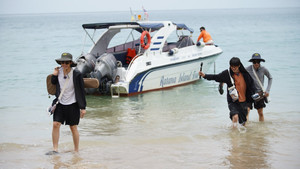 เพื่อนซ่า ท้าทัวร์ป่วน kép