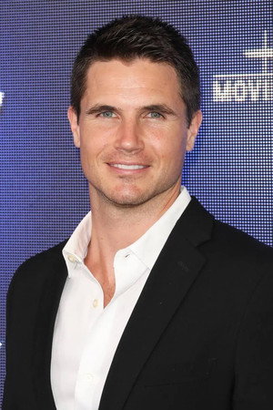 Robbie Amell profil kép