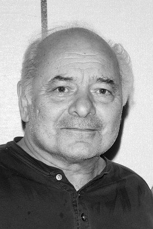 Burt Young profil kép