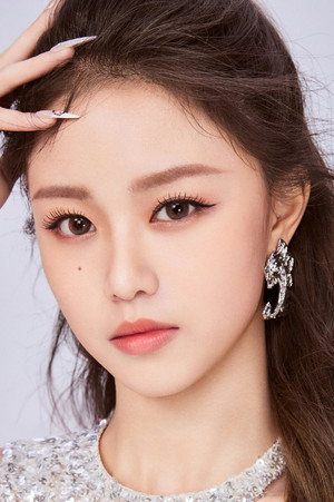 李佳佳 profil kép