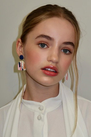 Nell Fisher profil kép