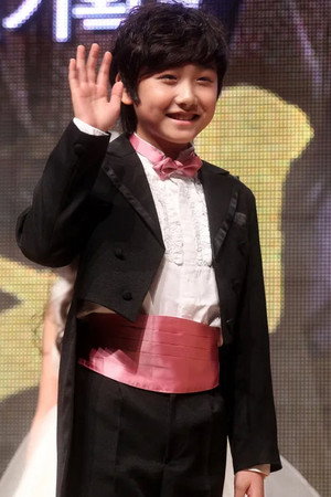 강한별 profil kép