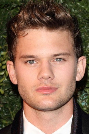 Jeremy Irvine profil kép