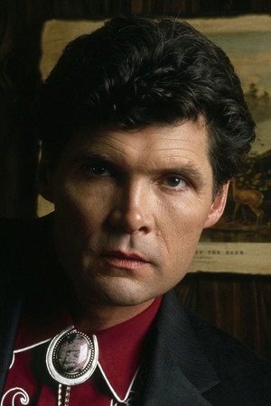 Everett McGill profil kép