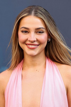 Madelyn Cline profil kép