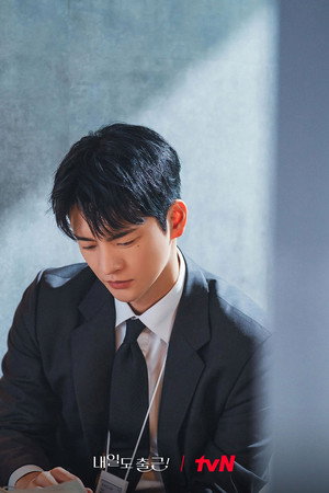 내일도 출근! poszter