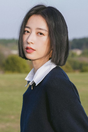 周雨彤 profil kép