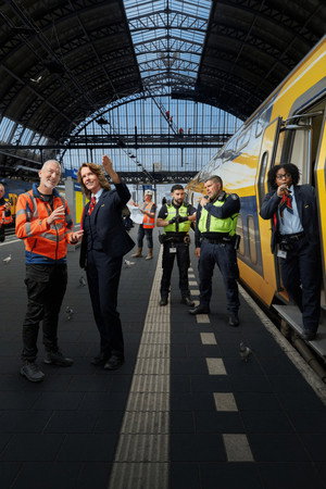 Amsterdam Central: Egy legendás pályaudvar mindennapjai poszter