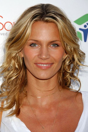 Natasha Henstridge profil kép