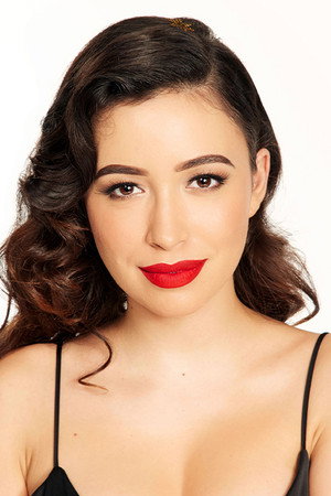 Christian Serratos profil kép