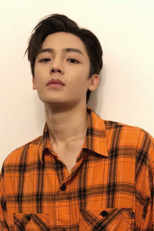 侯明昊 profil kép