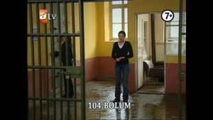 Parmaklıklar Ardında 3. évad Ep.39 39. epizód